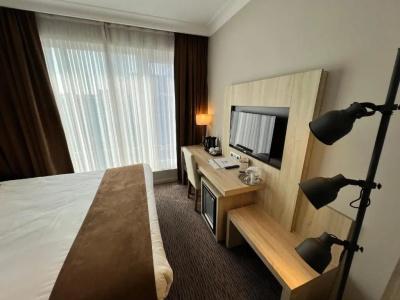 Best Western Royal Centre - 36