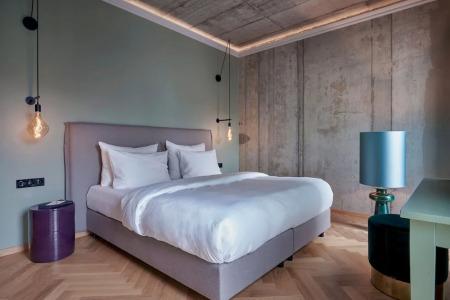 Gekko House Frankfurt, a Tribute Portfolio - 104