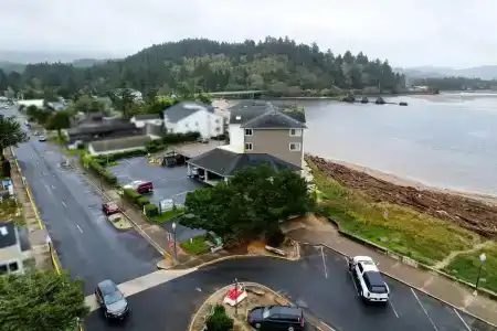 Siletz Bay Beachfront By Oyo - 49