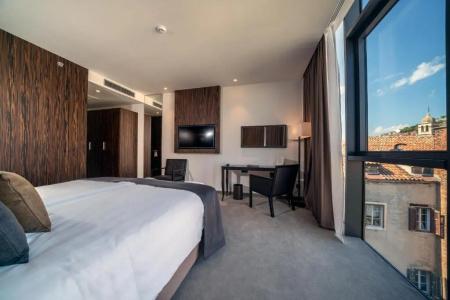 Bellevue Superior City - 112