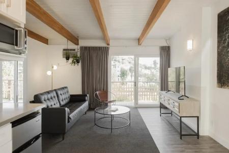 Hollywood Hills - 21