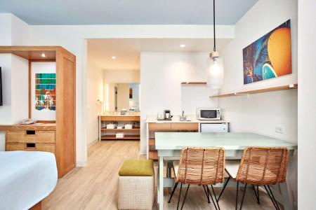 Universal’s Endless Summer Resort – Dockside Inn and Suites - 17