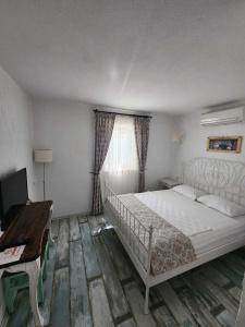 Tarcin Alacati - 25