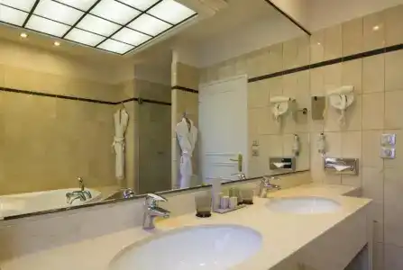 Hostellerie Du Chapeau Rouge - 72