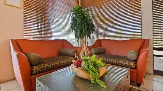 Best Western Royal Sun Inn & Suites - 12