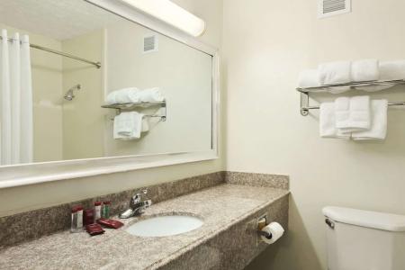 Courtyard by Marriott Woodland Hills - 45