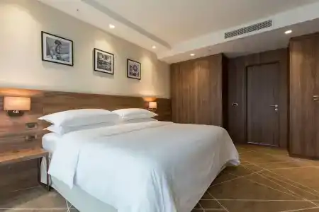Sheraton - 132