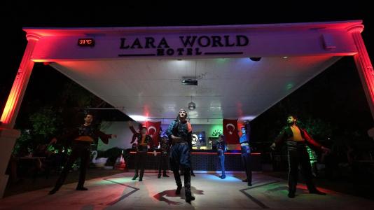Lara World - 18