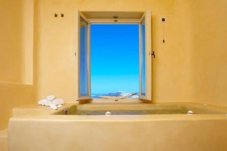 Voreina Gallery Suites - 54
