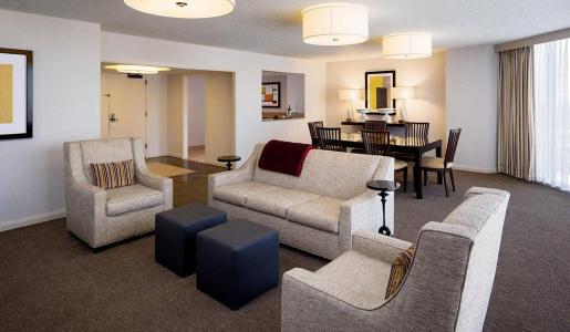 DoubleTree by Hilton Houston Greenway Plaza - 13