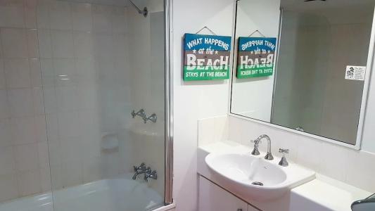 Outrigger Burleigh - 48