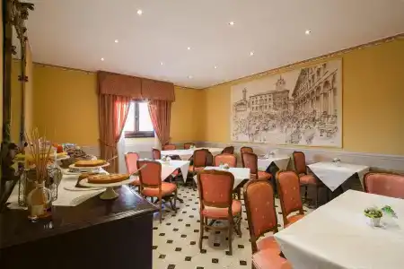 I Portici Boutique - 38