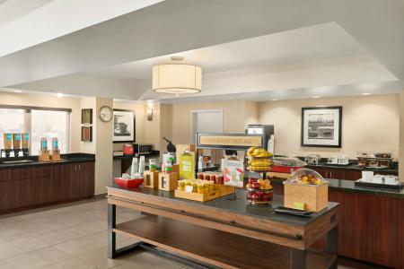 Hampton Inn Portland Airport - 21