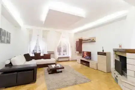 Central Park Residence - 102