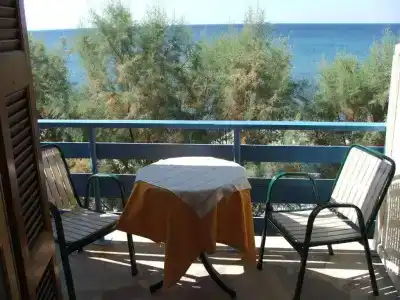 Sappho - 43