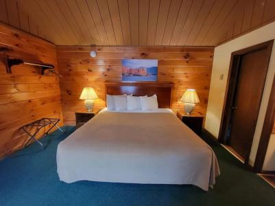 Lake Crest Inn - 53