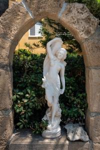 Apollonia Holiday - 85