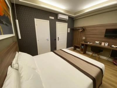 7th Floor Suite - 96