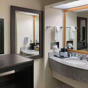 Quality Inn - Hwy 76 Central - 22