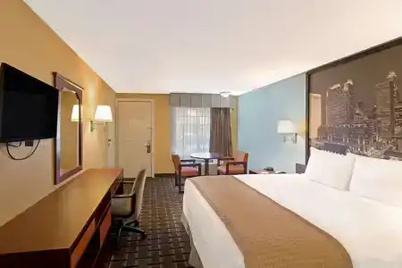 Rodeway Inn - 2