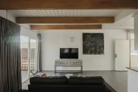 Hollywood Hills - 64