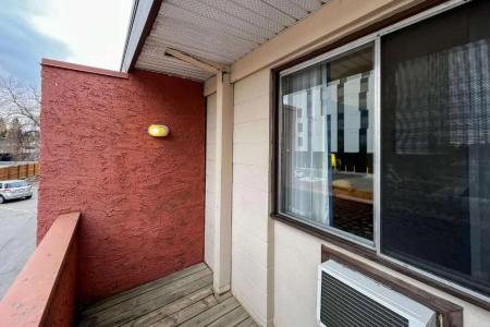Econo Lodge Village - 54