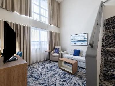 Holiday Inn & Suites, an IHG - 32