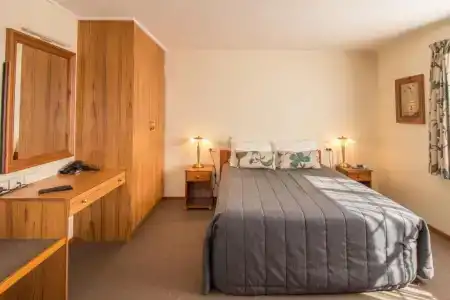 Balmoral Lodge - 16