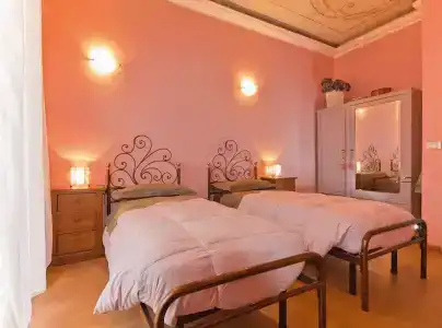 Duca's Guest House - 8