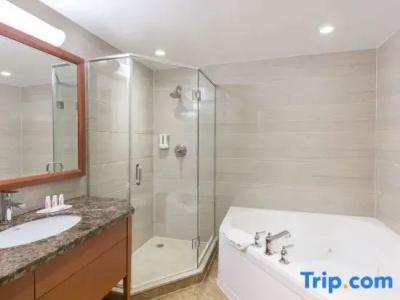 Ramada by Wyndham Flushing - 37