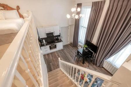 Queensgate Court - 335