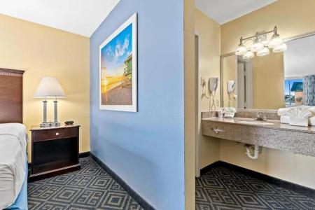 Days Inn by Wyndham Orlando Near Millenia Mall - 33