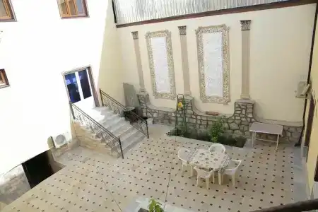 Khan Saray - 13