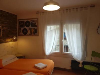 Barri Antic Hostel & Pub - 34
