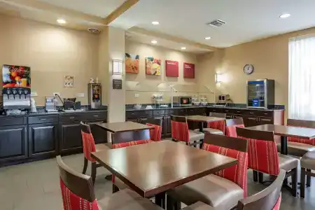 Comfort Suites Orlando Airport - 32
