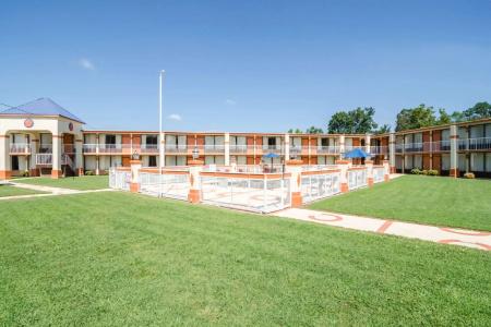 Rodeway Inn & Suites Southeast - 19