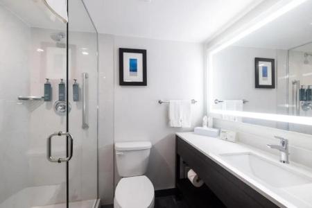 DoubleTree by Hilton North - 30