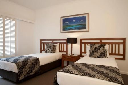 Ramada by Wyndham - 16