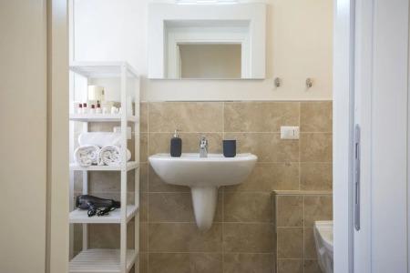 Regis Condo - 157