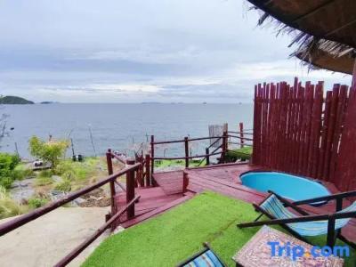 Paree Hut - 65