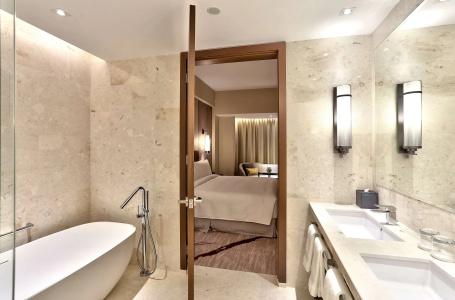 Hilton - 10
