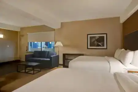 Four Points by Sheraton - 70