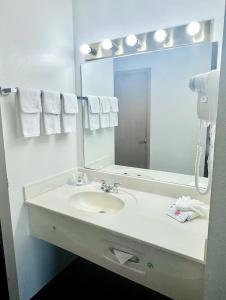 Scenic Hills Inn - 24