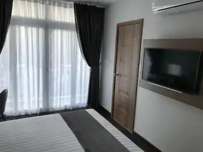 Emerald Central - 180