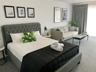 Outrigger Burleigh - 145