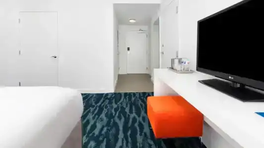 Yve Miami - 17