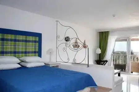 Belvedere Gerakas Luxury Suites - 2