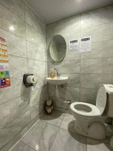 Gold Coast Hostel - 8