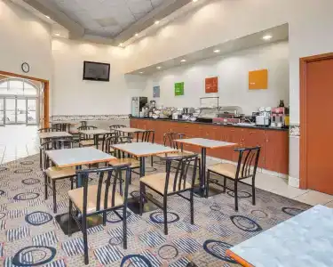 Comfort Inn & Suites South - 18