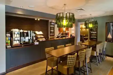 Premier Inn Pacific Quay - 12